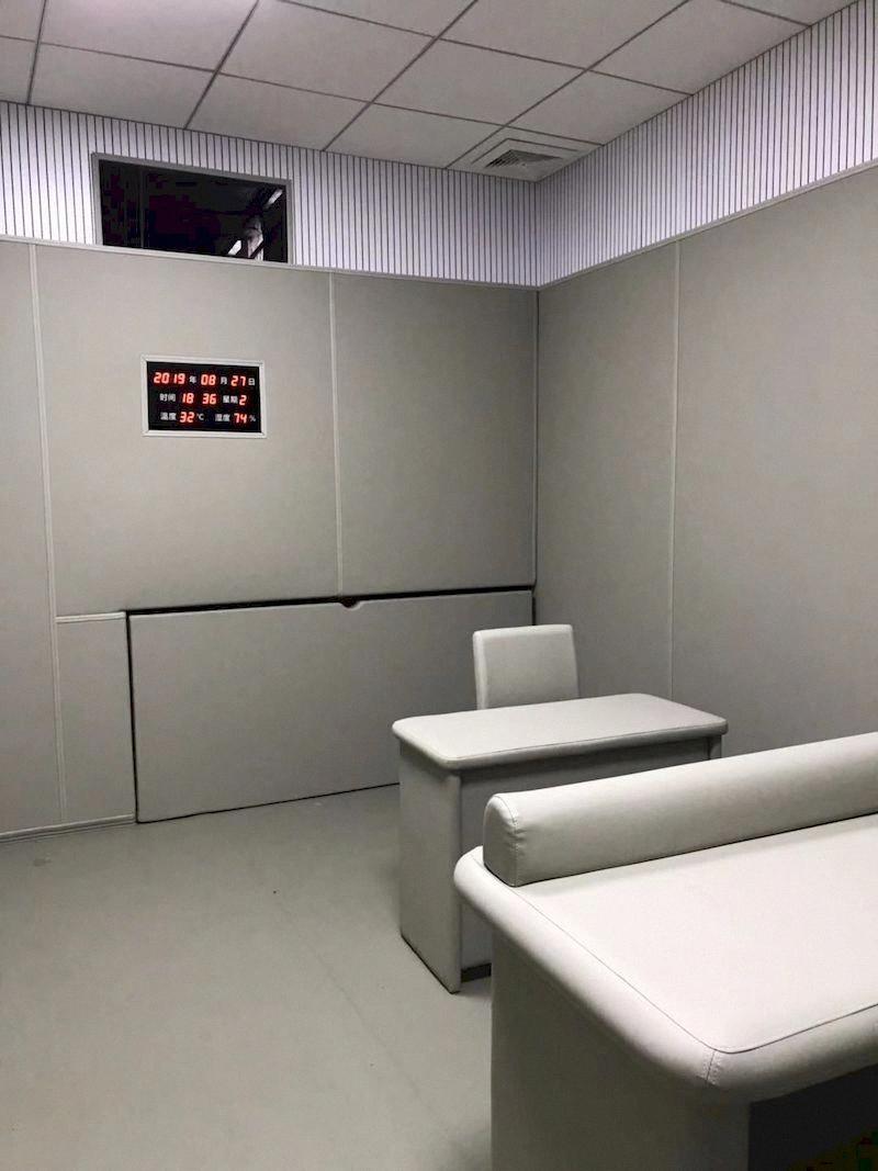 客廳吸音板吊頂：打造寧靜舒適的居家空間